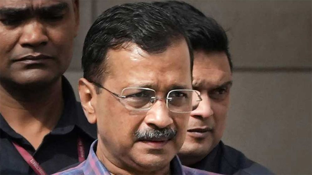 দিল্লিতে কেজরিওয়ালের ওপর হামলা