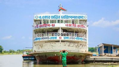 সদরঘাটে লঞ্চ ছিনতাই, থানায় অভিযোগ