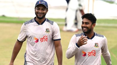 সাকিবের সঙ্গে নিজের তুলনায় নারাজ মিরাজ