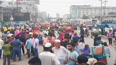 শ্রমিকদের অবরোধে তিন মহাসড়কে যানজট