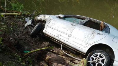 পিরোজপুরে প্রাইভেটকার নিয়ন্ত্রণ হারিয়ে খালে, প্রাণ গেলো ৮ জনের 