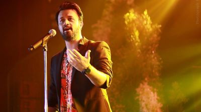 ফের ঢাকায় আসছেন আতিফ আসলাম