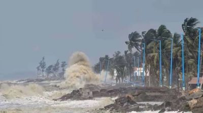 প্রবল ঘূর্ণিঝড়ে পরিণত 'দানা': ১১ লাখ মানুষকে সরালো ওড়িশা