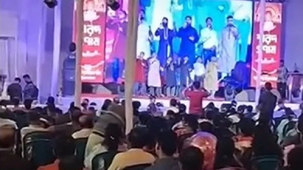 দুর্গোৎসবের মঞ্চে ইসলামী সংগীত পরিবেশন ঘিরে বিতর্ক তুঙ্গে