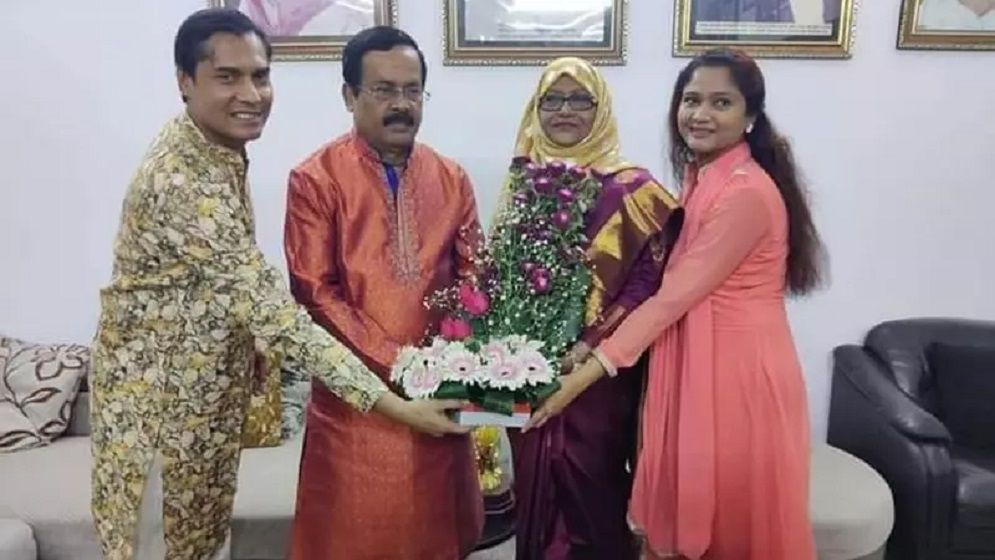 নানক ও তার স্ত্রী: কার সম্পদ কত, বেরিয়ে এলো চাঞ্চল্যকর তথ্য