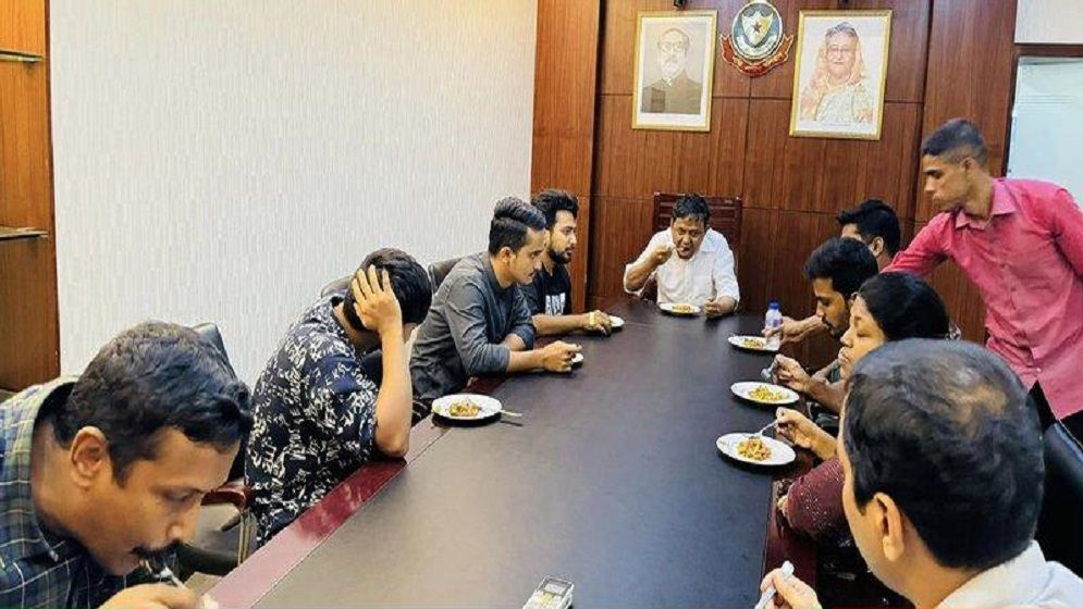 যেভাবে সমন্বয়কদের ডিবি হেফাজতে নেয়া হয়, জানালেন হারুন