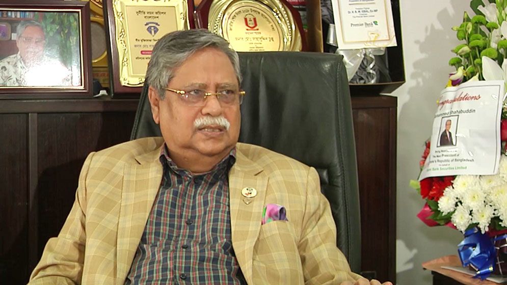 সুতোয় ঝুলছে রাষ্ট্রপতির ভাগ্য