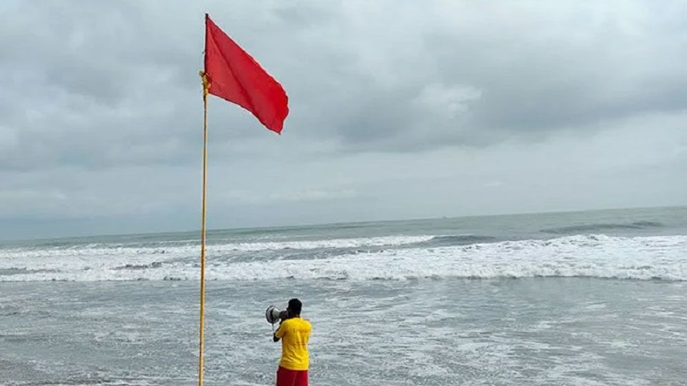 ধেয়ে আসছে ঘূর্ণিঝড় ‘ডানা’, বাড়লো সতর্ক সংকেত