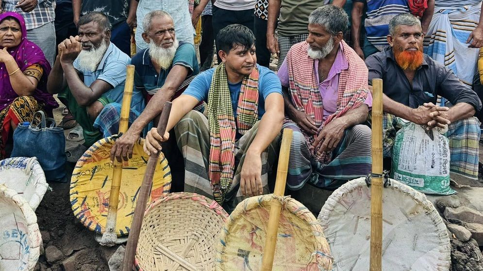 ‘এখানে মানুষ বিক্রি হয়’