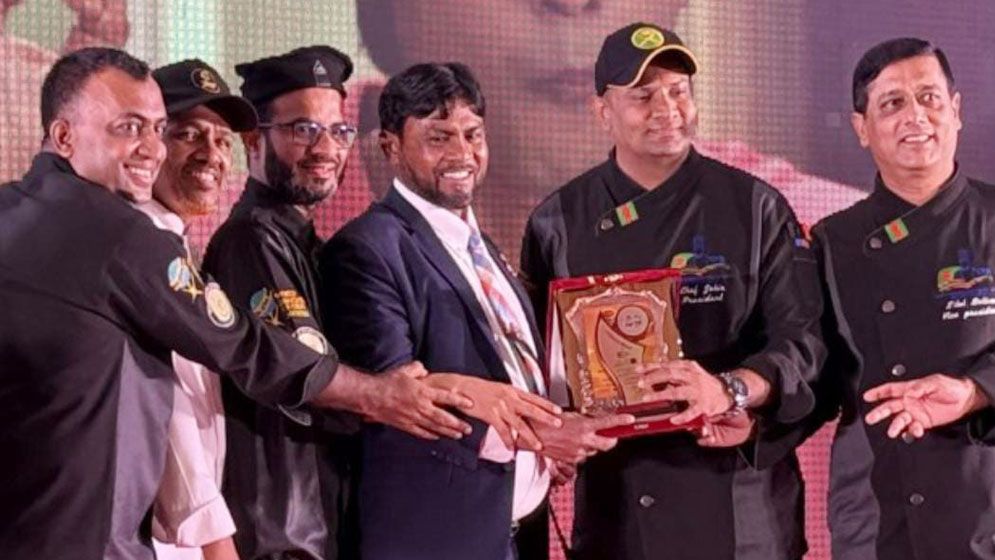 সিএফবি লাইফ টাইম পুরস্কার পেলেন শেফ খলিলুর রহমান