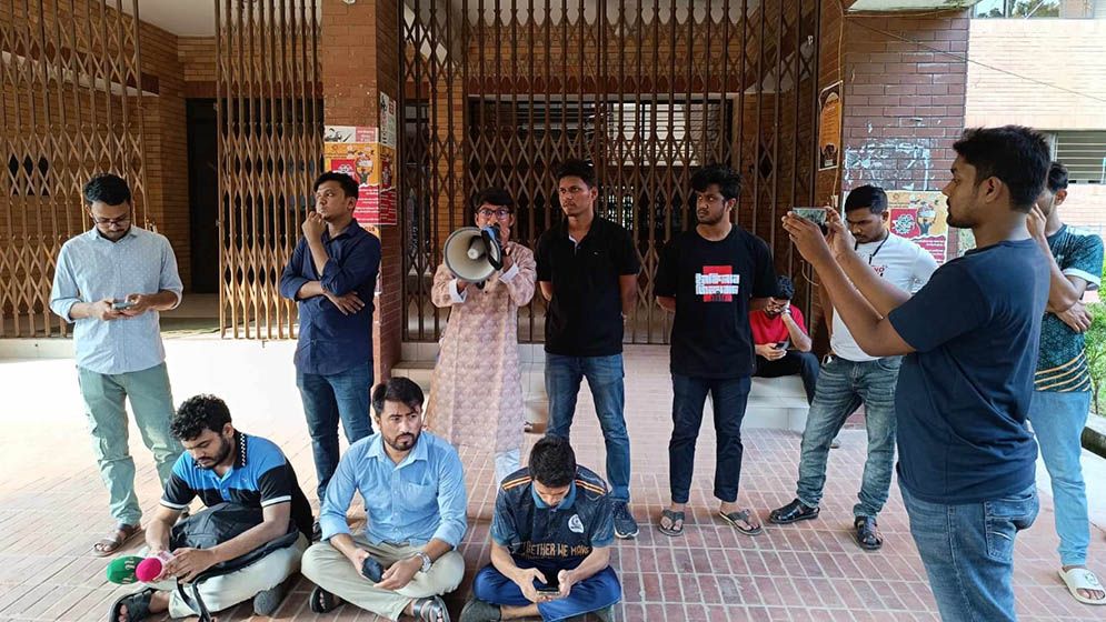 ক্যাম্পাসে সবধরনের ছাত্ররাজনীতি নিষিদ্ধের দাবি