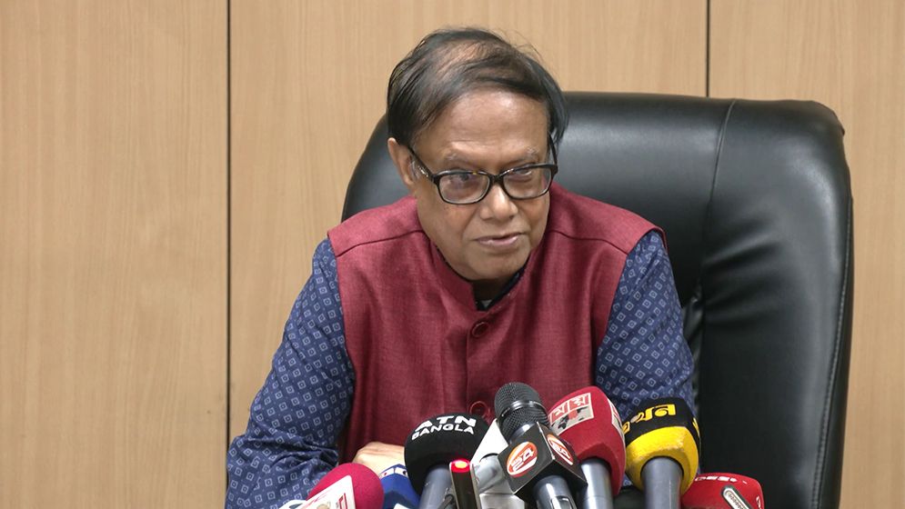 ব্যাংকখাত থেকে ১৭ বিলিয়ন ডলার পাচার করেছে শেখ হাসিনার ঘনিষ্ঠরা: গভর্নর
