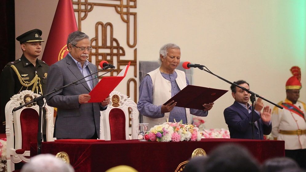 আইনি কাঠামো পাচ্ছে অন্তর্বর্তী সরকার, স্পষ্ট হচ্ছে মেয়াদ ও ক্ষমতা