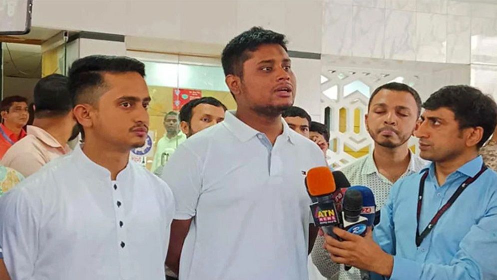 দয়া করে কুচক্রী মহলের ষড়যন্ত্র বাস্তবায়নের পথ তৈরি করে দিয়েন না