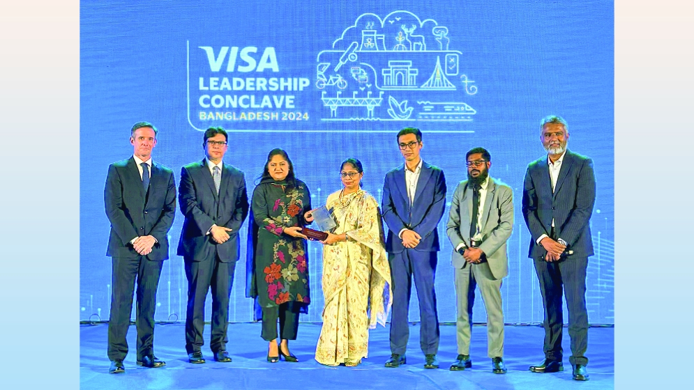 বিকাশের এক্সিলেন্স অ্যাওয়ার্ডস অর্জন 