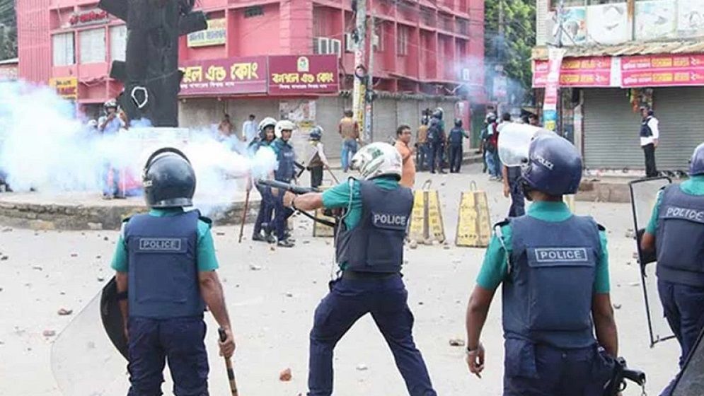 ১৭১৭ পুলিশ চিহ্নিত, মানেননি কোনো নিয়ম