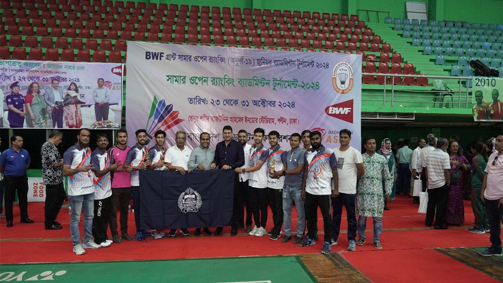 ব্যাডমিন্টনে পুরুষ একক ও দ্বৈত উভয় বিভাগে চ্যাম্পিয়ন বাংলাদেশ পুলিশ