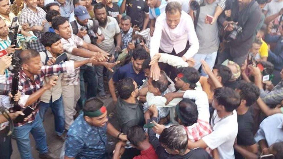 শেখ হাসিনা আবার ফিরবেন, একজনকে গণপিটুনি