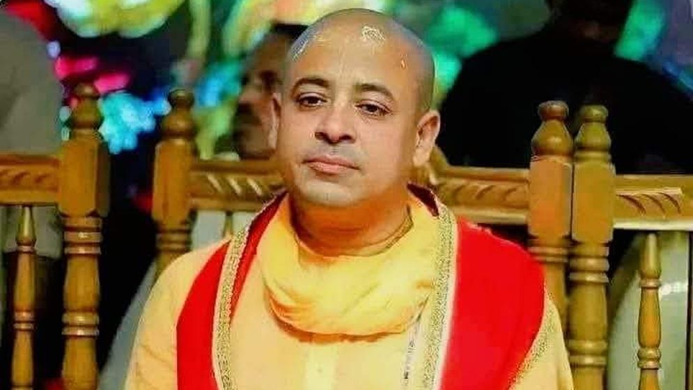 চিন্ময় কৃষ্ণকে চট্টগ্রাম পুলিশের কাছে হস্তান্তর