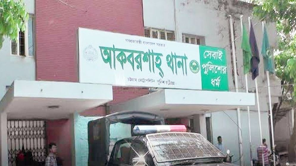পুলিশের ওপর হামলা করে আসামি ছিনতাই