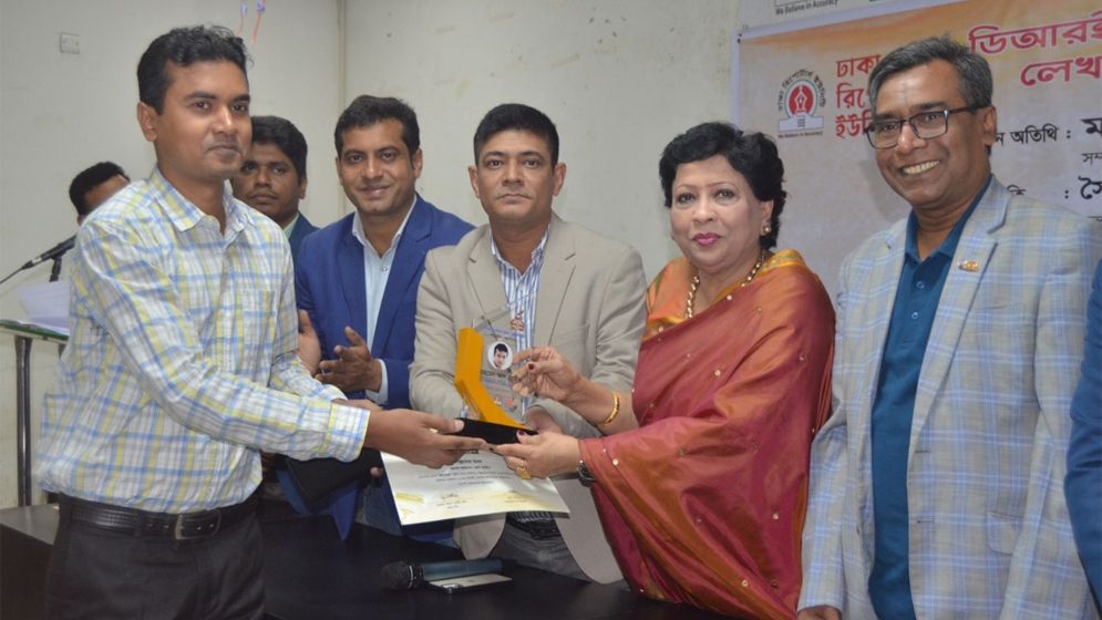 ডিআরইউ সাহিত্য পুরস্কার ও লেখক সম্মাননা পেলেন ২৫ সাংবাদিক