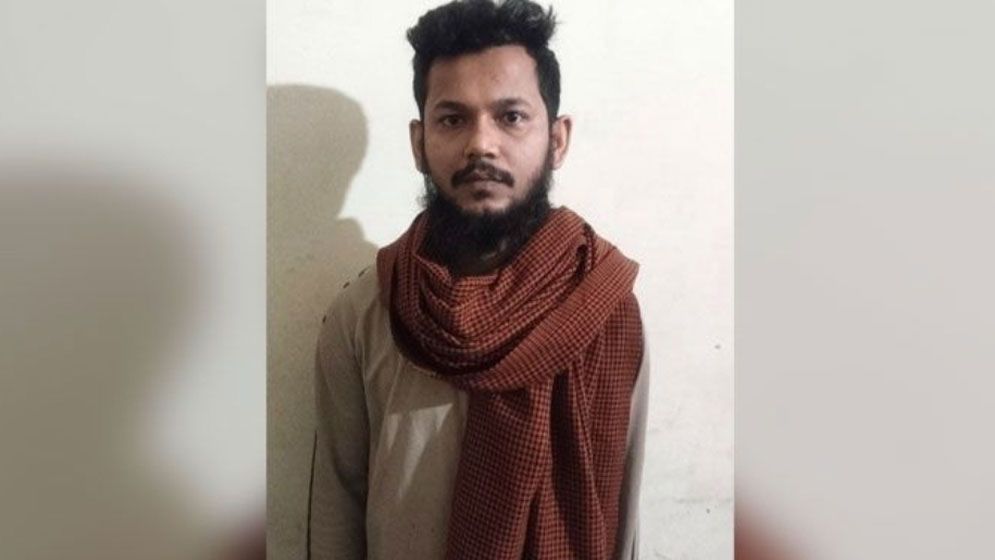 মাকে হত্যার পর থানায় ছেলের আত্মসমর্পণ
