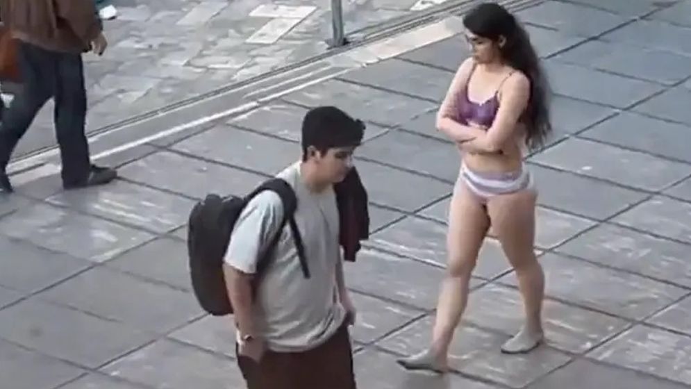 ইরানে সেই 'অন্তর্বাস' পরা তরুণীর ভাগ্যে যা ঘটল!