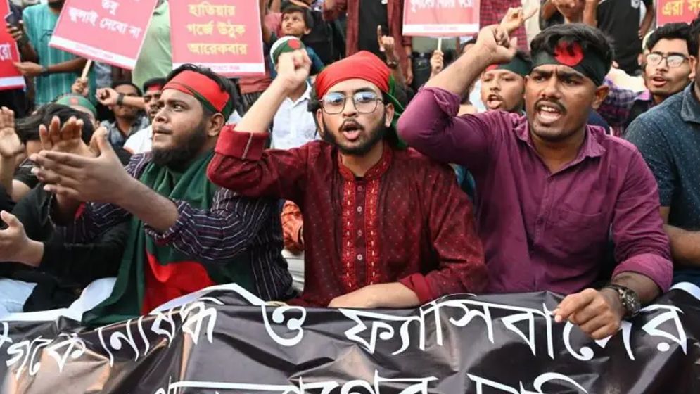 ছাত্ররা কি 'কিংস পার্টি' গঠনের চেষ্টা করছে?