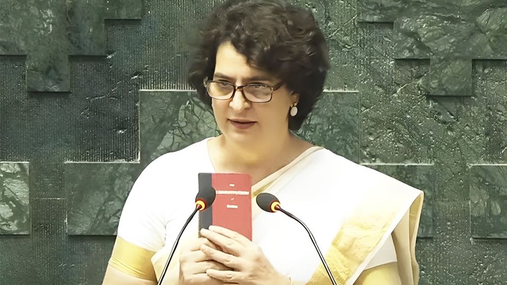 সংসদ সদস্য হিসেবে প্রথমবার সংসদে প্রিয়াঙ্কা গান্ধী, নিলেন শপথ