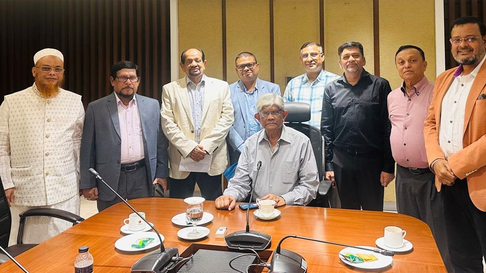 প্রযুক্তি কাজে লাগিয়ে চিংড়ির উৎপাদন বাড়ানো আহ্বান বাণিজ্য উপদেষ্টার