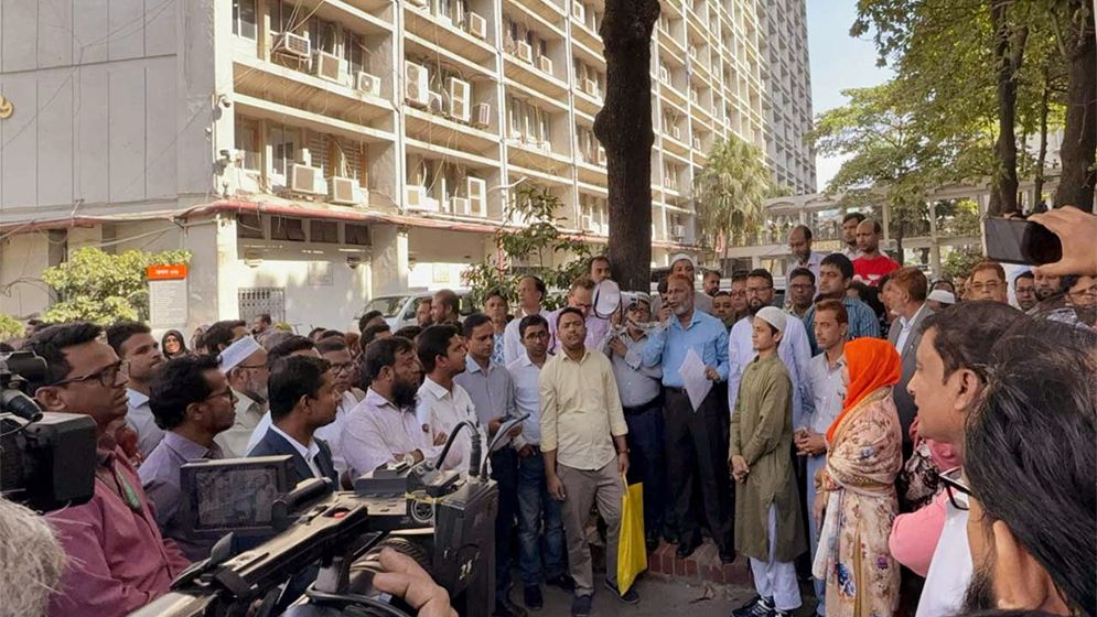 সচিবালয়ে ‘মহাসমাবেশে’র ডাক