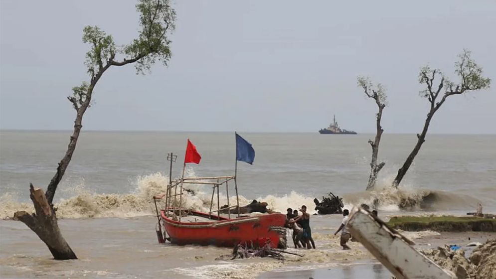 ঘূর্ণিঝড় ‘ফিনজাল’: সমুদ্রবন্দরে দুই নম্বর সংকেত