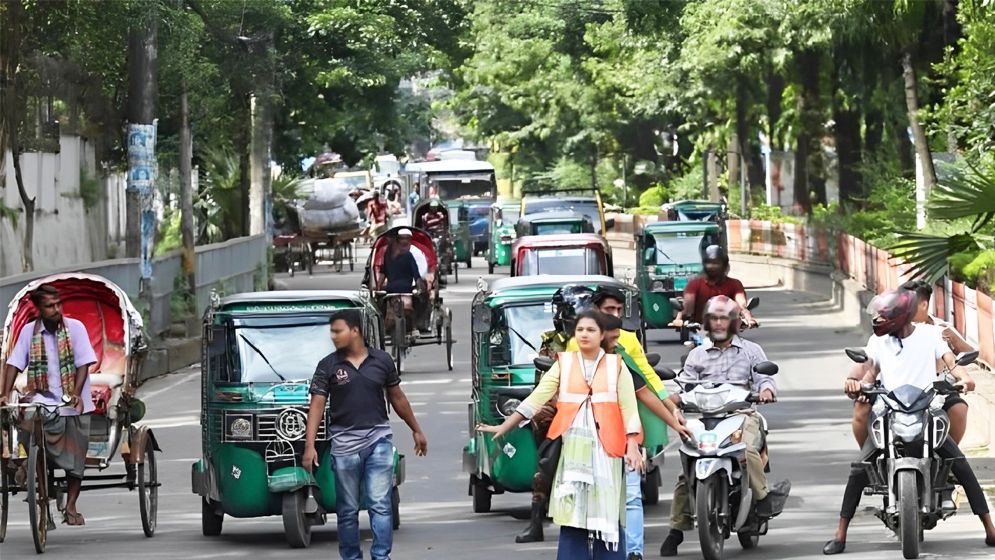 ট্রাফিক নিয়ন্ত্রণে শিক্ষার্থীরা, সম্মানী পাবেন যত টাকা