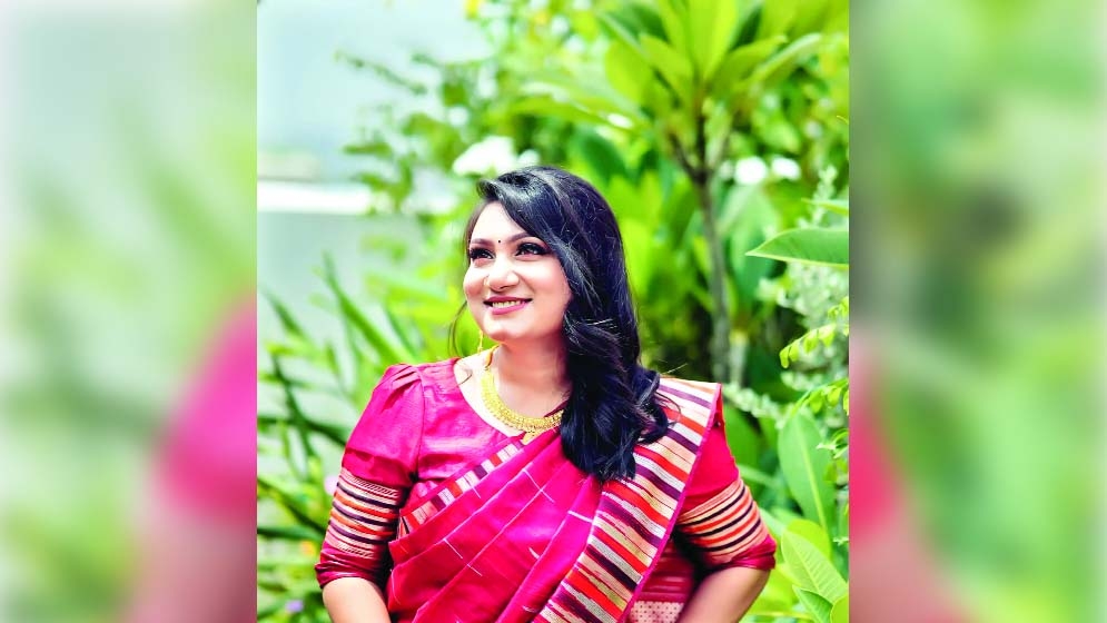 অবন্তীর কণ্ঠে হিন্দি গান