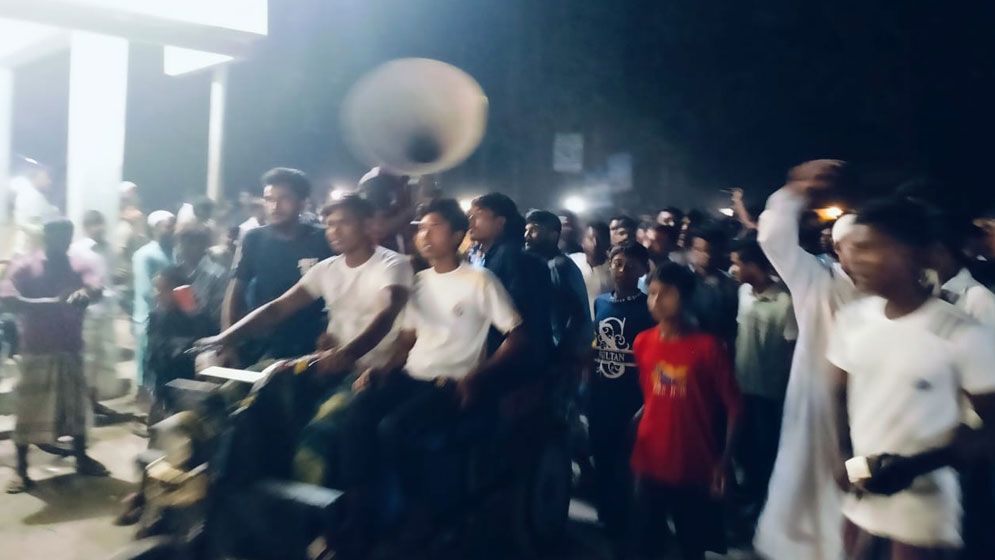 ফেসবুকে মুহাম্মদ (সা.)-কে কটূক্তি, প্রতিবাদে চাটমোহরে বিক্ষোভ