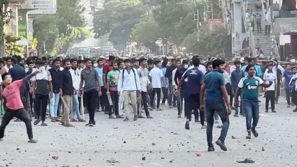 সায়েন্সল্যাবে ঢাকা কলেজ-সিটি কলেজ শিক্ষার্থীদের সংঘর্ষ