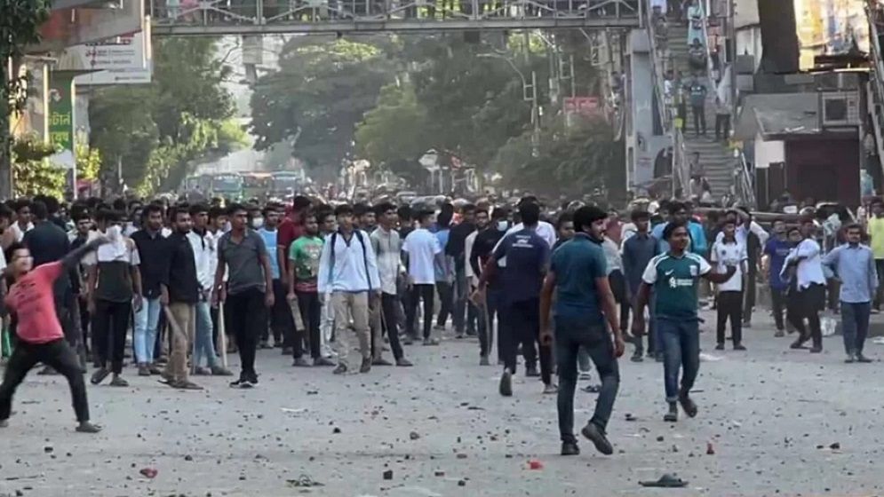 সায়েন্সল্যাবে ঢাকা কলেজ-সিটি কলেজ শিক্ষার্থীদের সংঘর্ষ, আহত ৩০