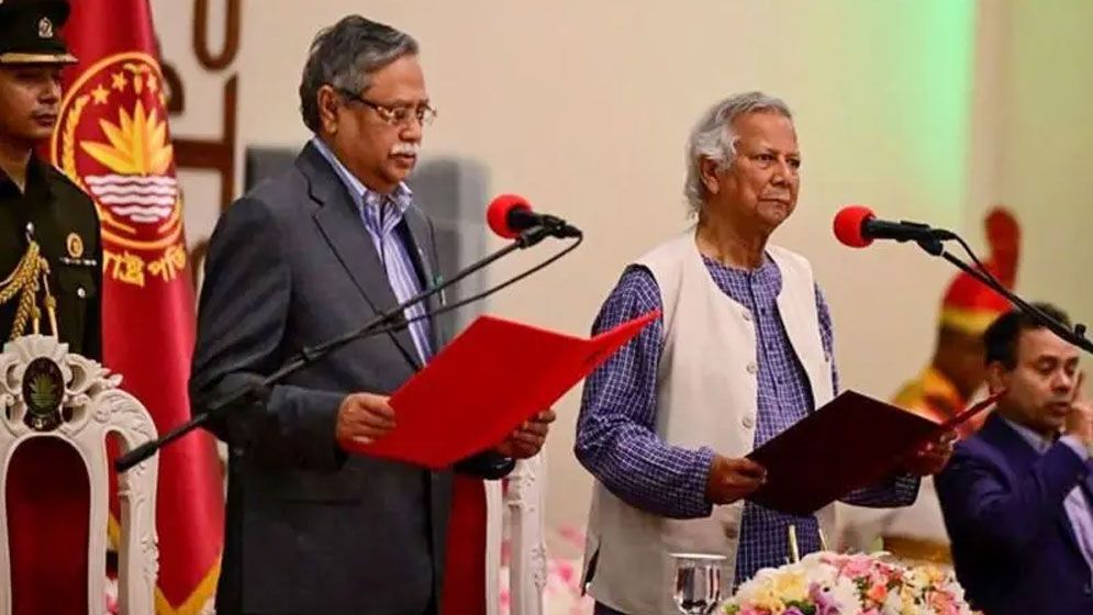 অন্তর্বর্তী সরকার নিয়ে কেন প্রশ্ন তোলা যাবে না, জানতে চান বিশেষজ্ঞ ও রাজনীতিবিদরা