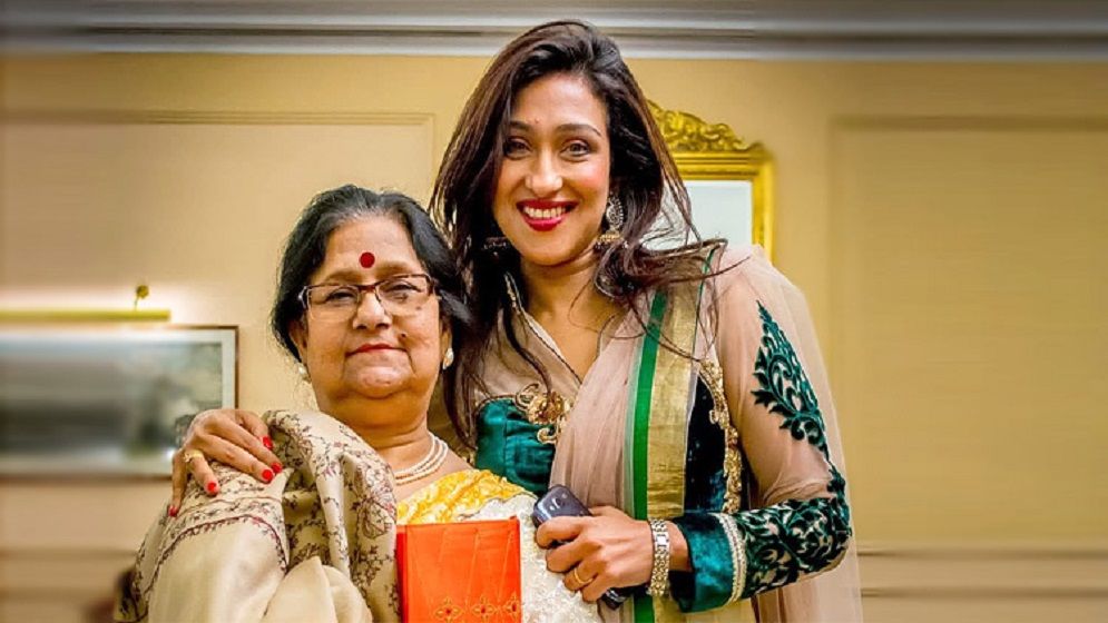 মা হারালেন ঋতুপর্ণা