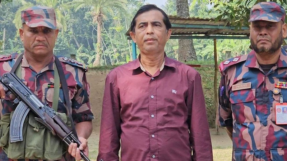 ভারতে পালানোর সময় গাজীপুর সিটির সাবেক ভারপ্রাপ্ত মেয়র কিরণ গ্রেপ্তার