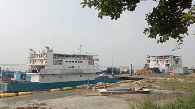 আরিচা-কাজিরহাট নৌরুটে নাব্যতা সংকটের ফেরি চলাচল বন্ধ