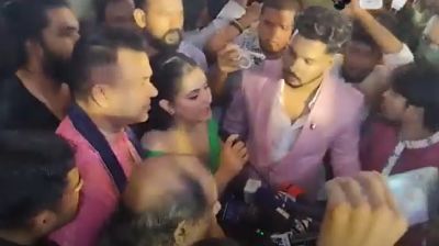 ‘ভুয়া ভুয়া’ স্লোগান, স্টেজ থেকে বিদায় নিয়ে যা বললেন পরীমণি