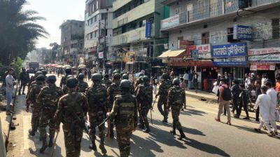সেনাবাহিনী দেখে পালালেন রিকশাচালকরা, ধাওয়া দিলেন পথচারীরা
