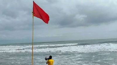 ঘূর্ণিঝড় ফিনজালে উত্তাল সাগর, ৪ সমুদ্রবন্দরে সতর্ক সংকেত
