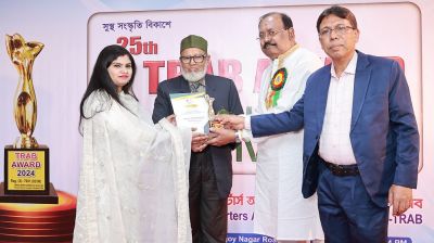 ট্র্যাব অ্যাওয়ার্ড-এ শ্রেষ্ঠ নাট্যকার অপর্ণা রানী রাজবংশী