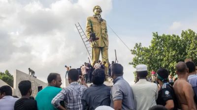 আওয়ামী লীগ নিষিদ্ধ ইস্যুতে নানামুখী চাপে অন্তর্বর্তী সরকার