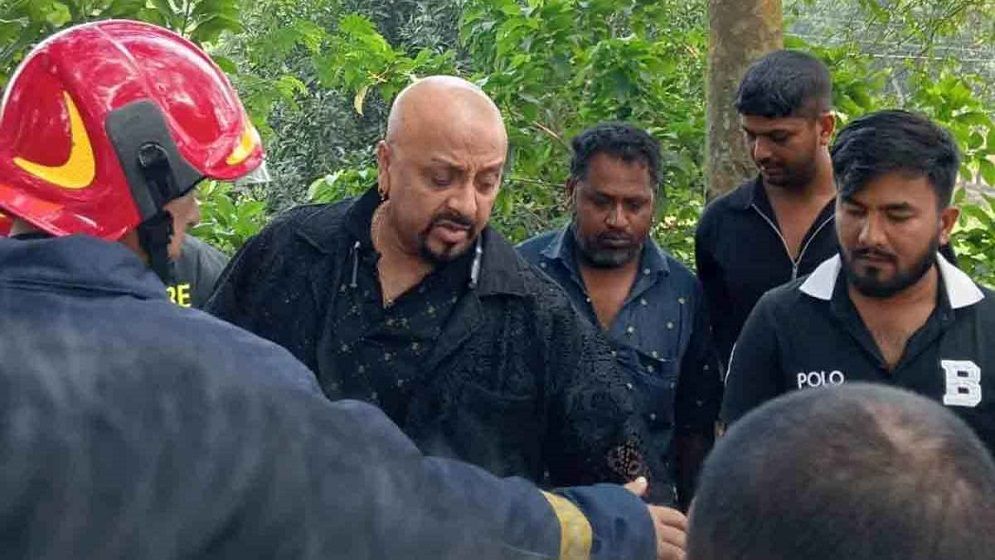 অল্পের জন্য প্রাণে বাঁচলেন চিত্রনায়ক রুবেল