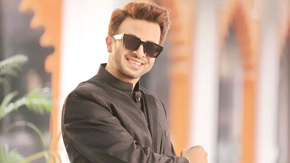 দেশি নায়িকাদের শিডিউল পাচ্ছেন না শাকিব খান