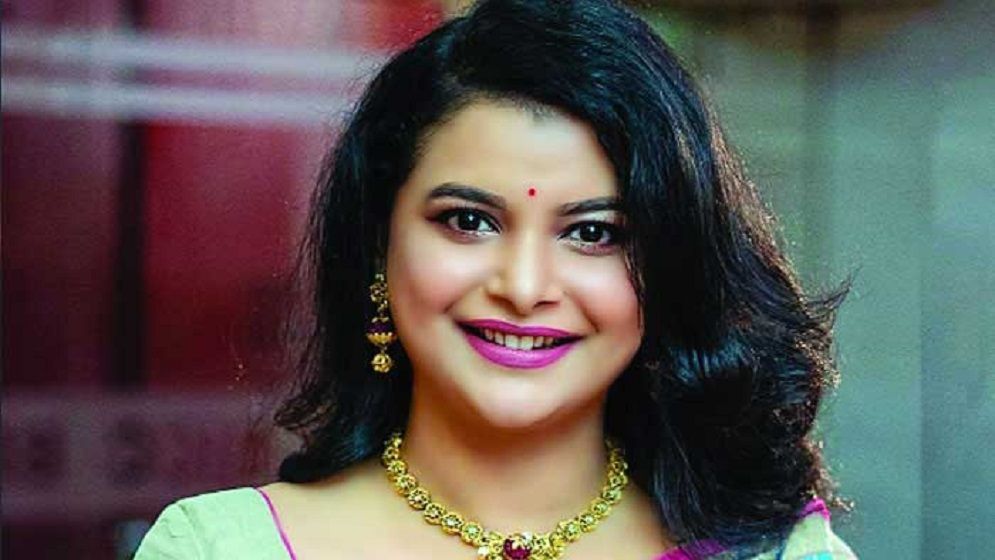 ভাইরাল স্ট্যাটাস নিয়ে মুখ খুললেন শবনম ফারিয়া