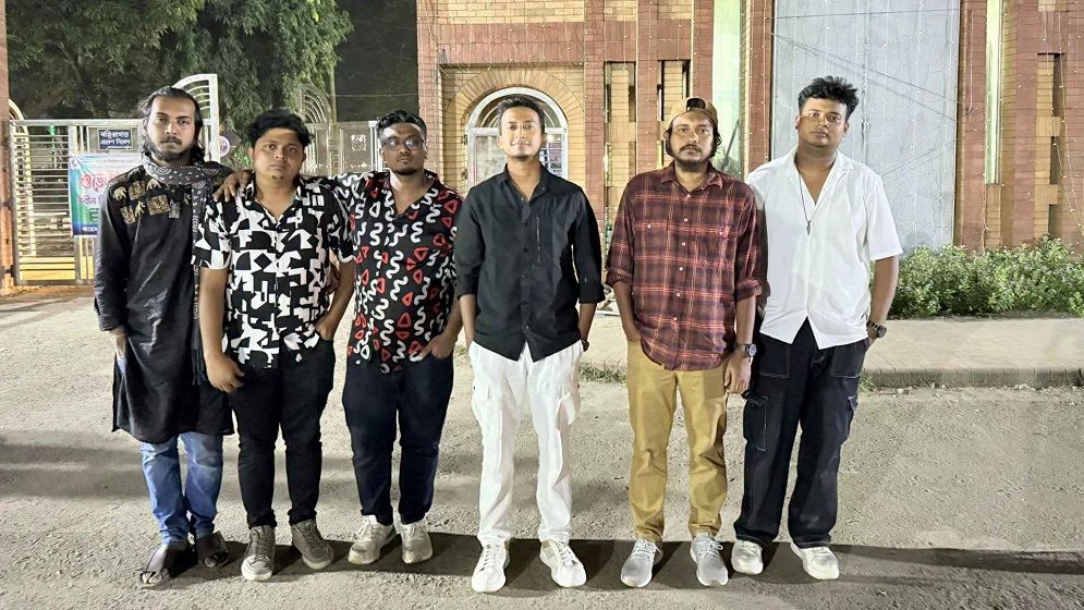 যে কারণে ৫ ঘণ্টা দাঁড়িয়ে থেকেও মঞ্চে উঠতে পারেননি তাসরিফ